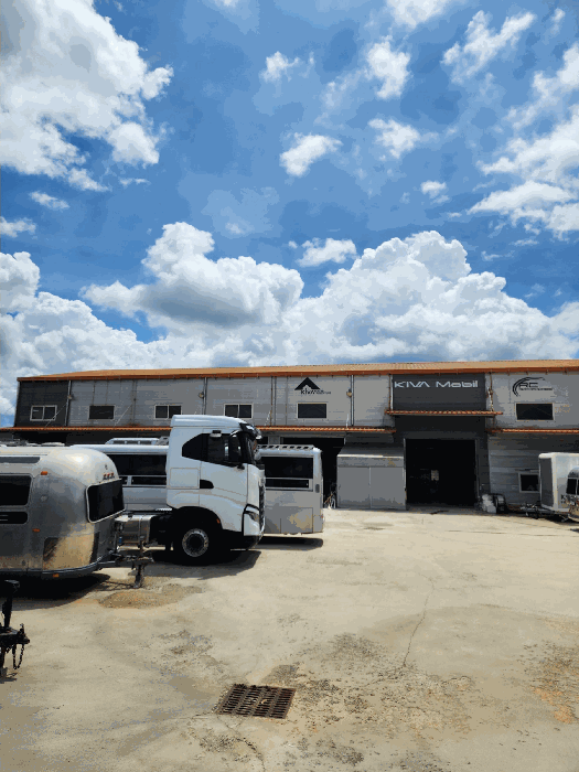 공장 건물 전경