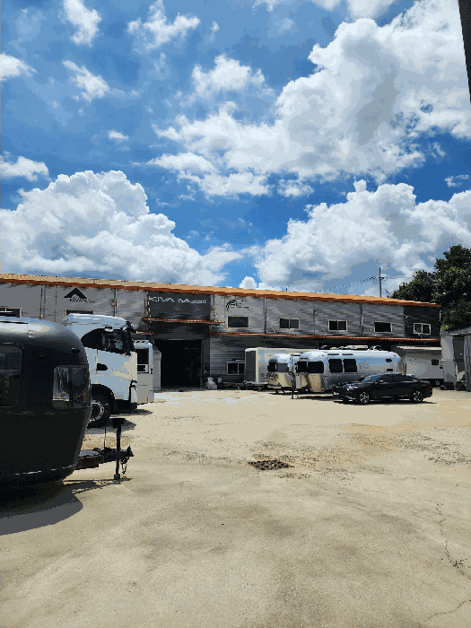 공장 건물 전경