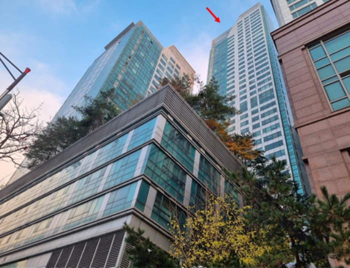 대상물건이 속한 건물의 전경 (남서측에서 본 모습)