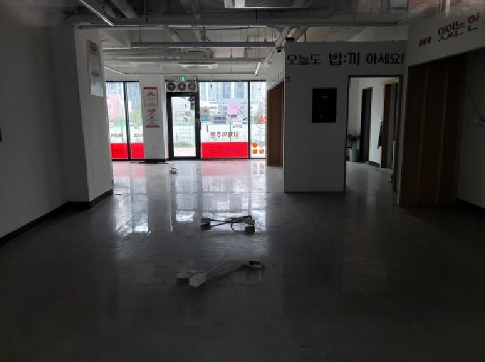 * 본건 목적물 전경(1층 점포 내부)