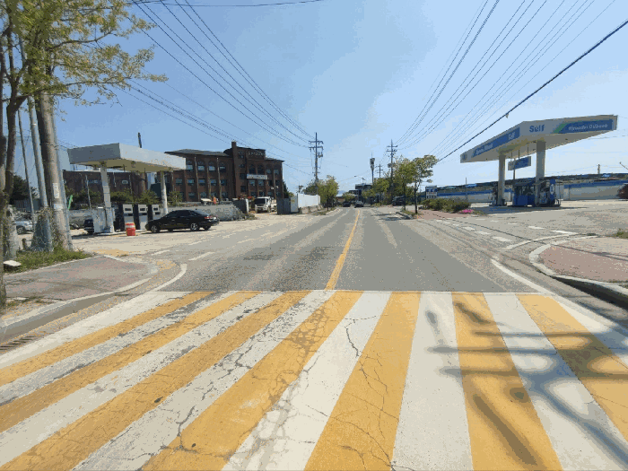 기호(1) 북동측에서 촬영 및 인접도로