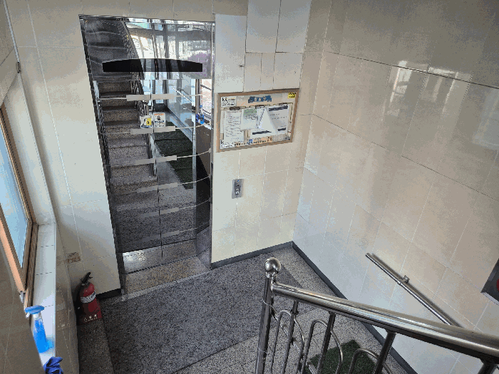 본건 기호(3) 1층 복도 전경