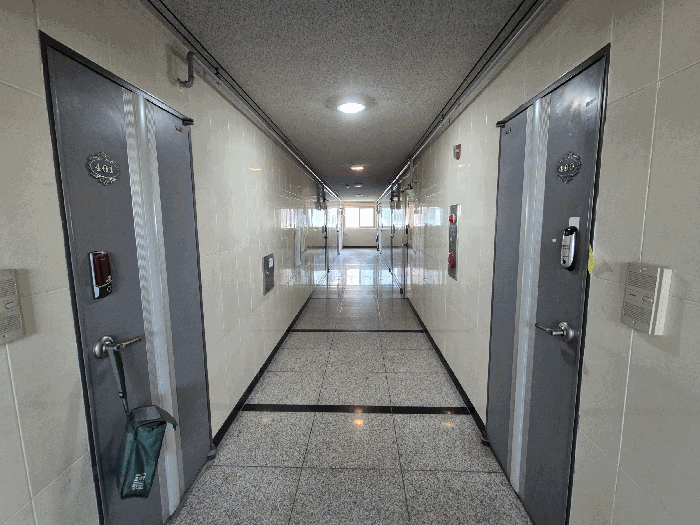 본건 기호(3) 4층 복도 전경