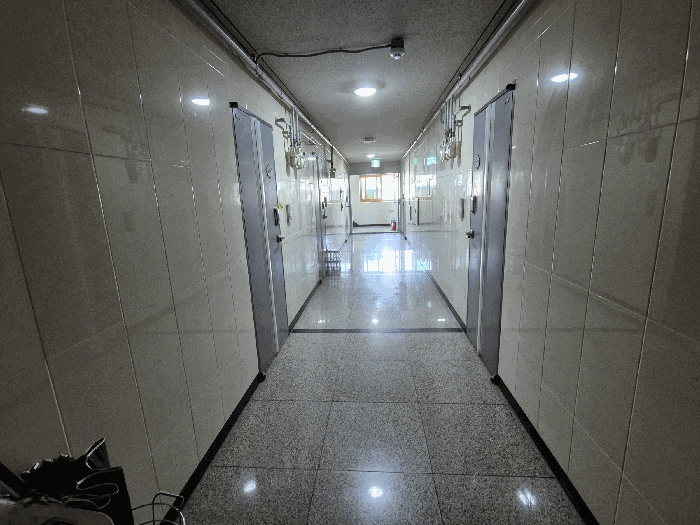 본건 기호(3) 5층 복도 전경