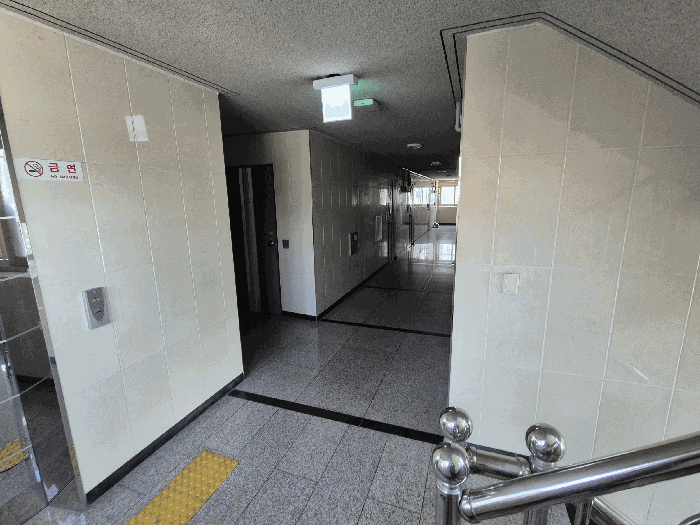 본건 기호(3) 2층 복도 전경