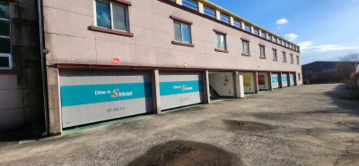 기호2번 2층 여관 아래 계단실 및 주차장시설