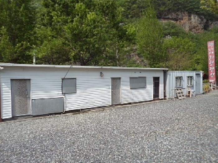 제시외 콘테이너창고 전경