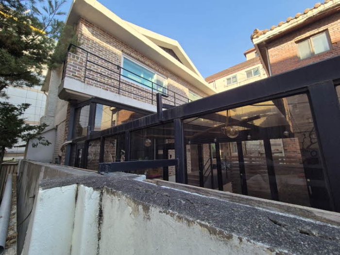 담벽 내부(출구안 유리막구축물) 