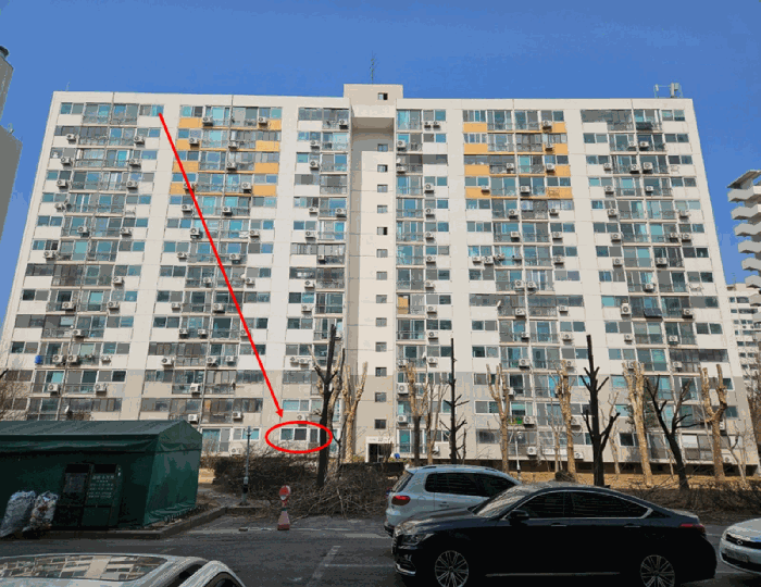 [본건동 남동측 외부전경]