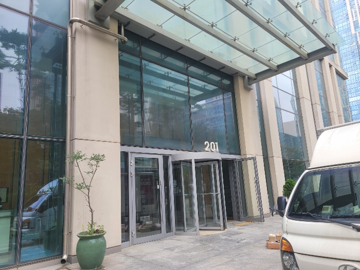 출입구전경