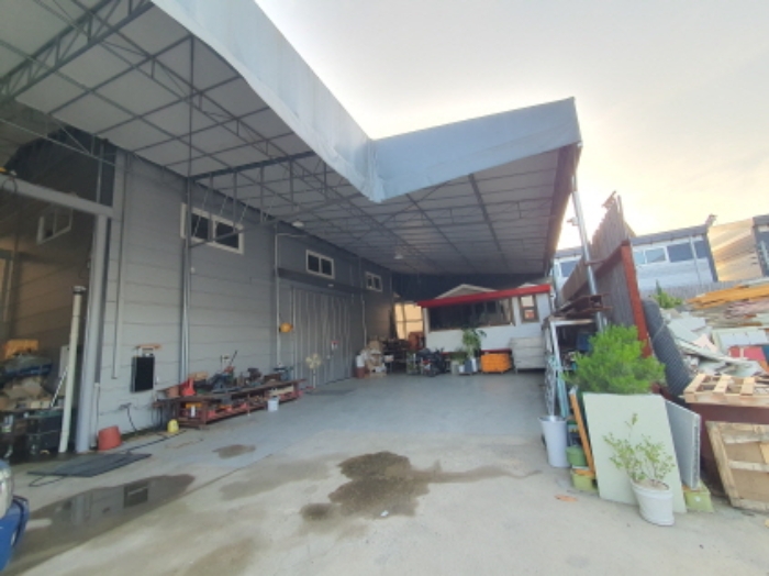 목록 8.부동산 앞 천막