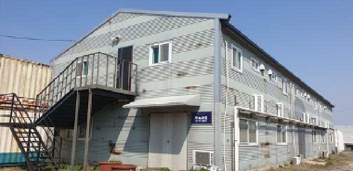 4번 부동산 건물 모습