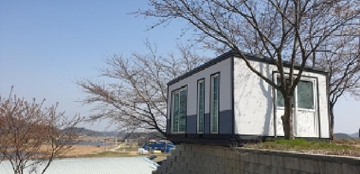 7번 부동산 지상 제시외 조립식 주택 1동 모습