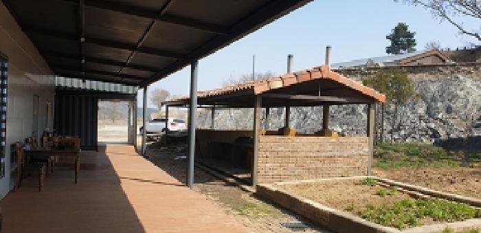 9번 부동산 지상 제시외 가림시설 및 화덕 모습