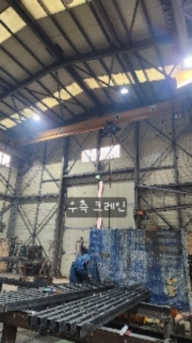 공장 내부(우측 크레인)