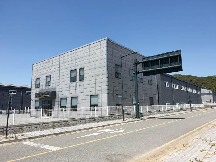 [대상물건 전경 -남동측에서 촬영]