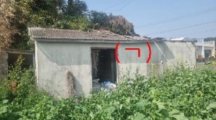 소재지1(세화리 303-1) 지상에 소재한 제시외 건물(ㄱ)