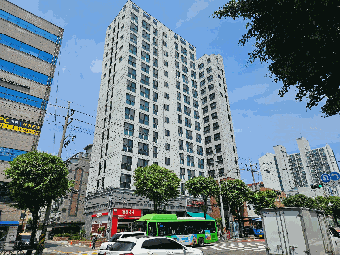 본건 소재 건물 전경