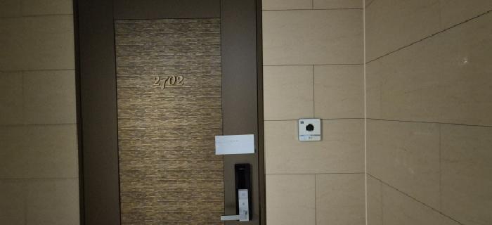 전유세대 출입문(현황조사 안내문 부착)