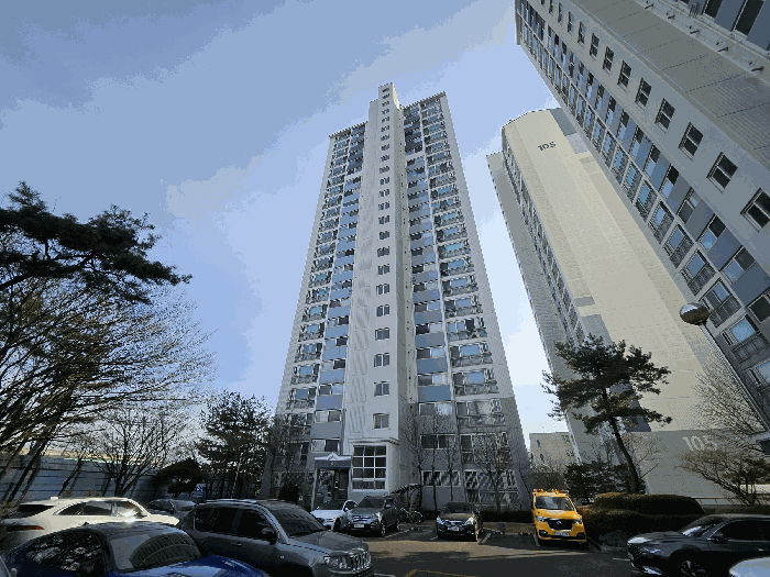 본건이 속한 건물의 전경