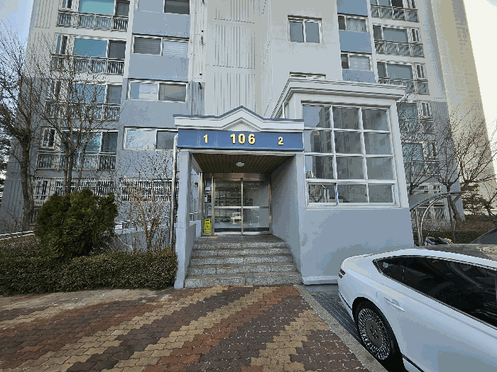 본건 주출입구 전경