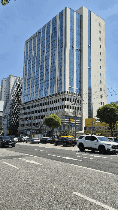 본건 소재 건물 전경