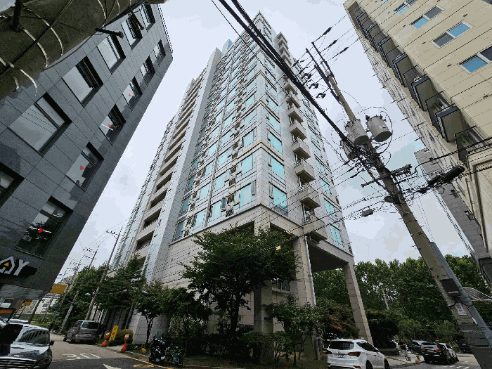 본건 소재 건물 전경