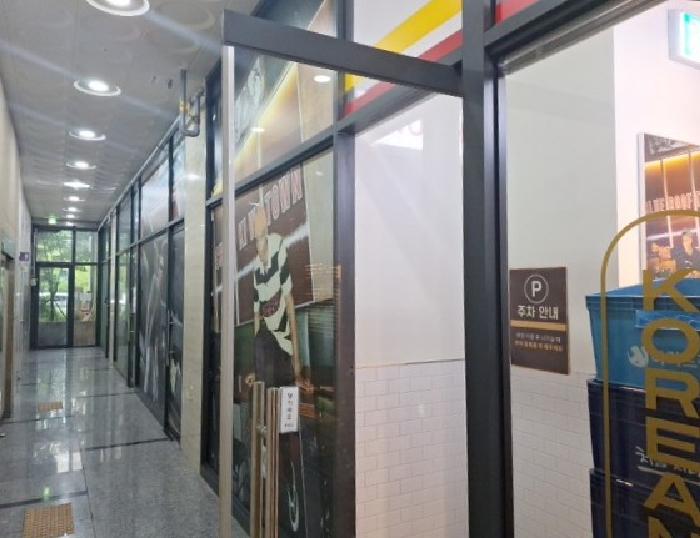 107호 출입문 있는 곳이 106호와 경계부분으로 보임