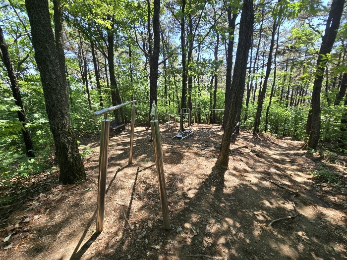 서측 경계 운동시설 전경