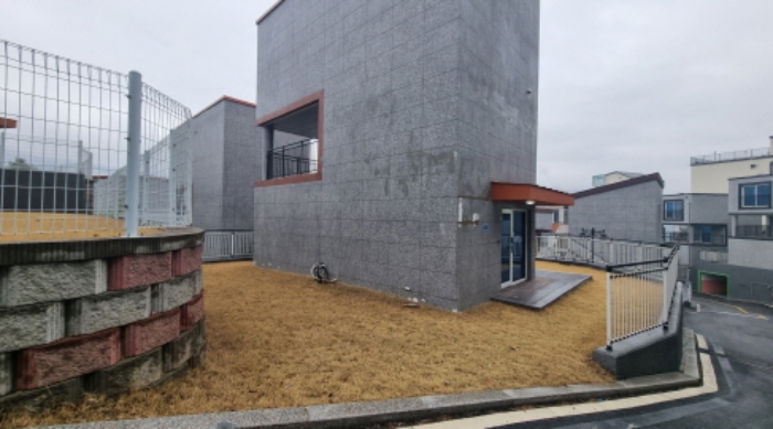 목록 10. 토지(진입로에서 본 모습)