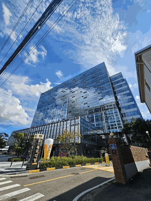 [본건 가양역데시앙플렉스지식산업센터 전경]