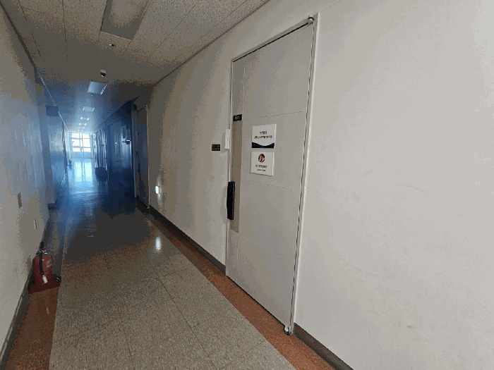 [본건 가양역데시앙플렉스지식산업센터 제5층 제507호 현관문 전경]