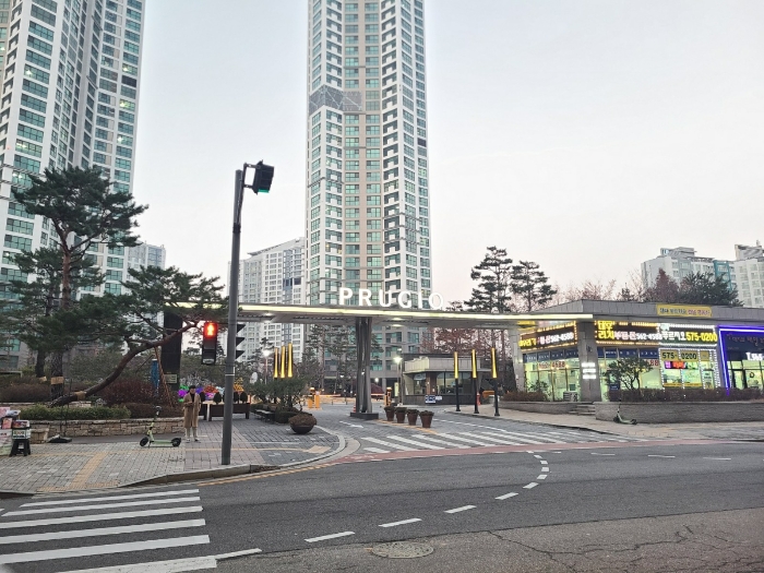 [아파트단지 주출입구]