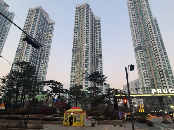 [대상물건이 속한 건물 전경]