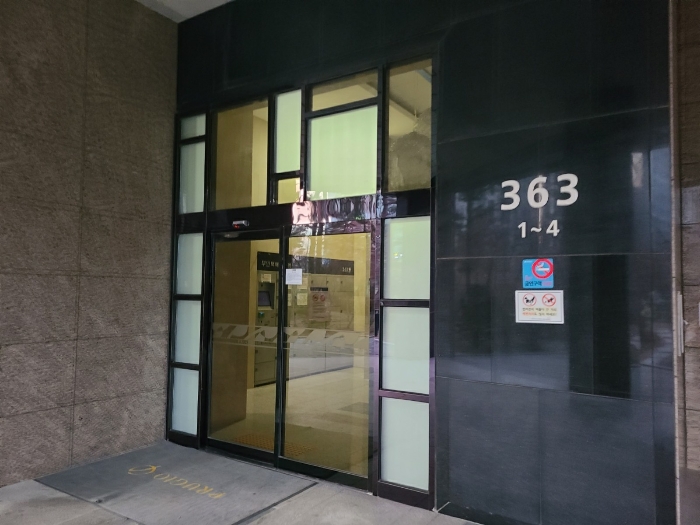 [1층 공동출입구]