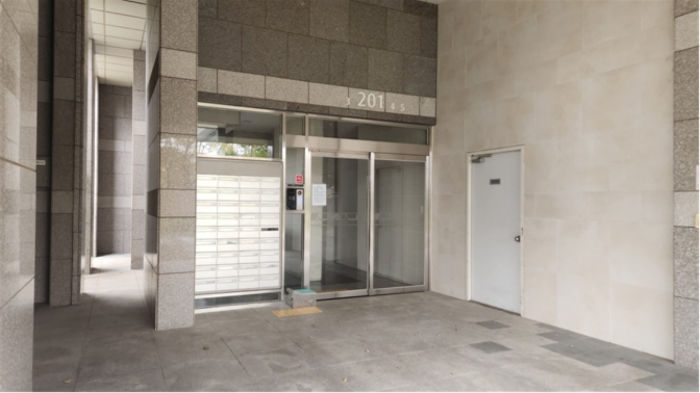 건물 공용 출입구