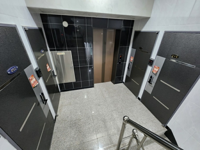 5층 현관 전경