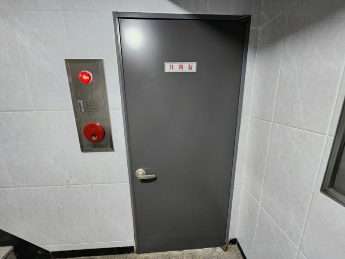 지하1층 현관 전경