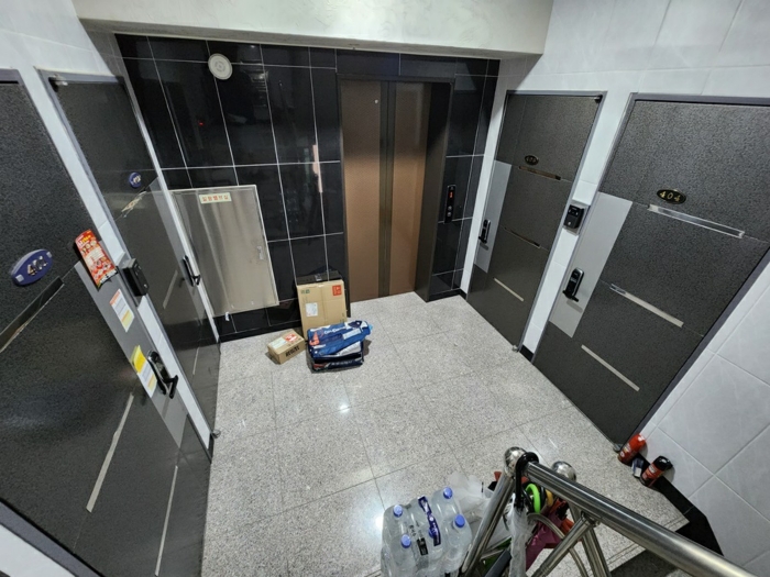 4층 현관 전경