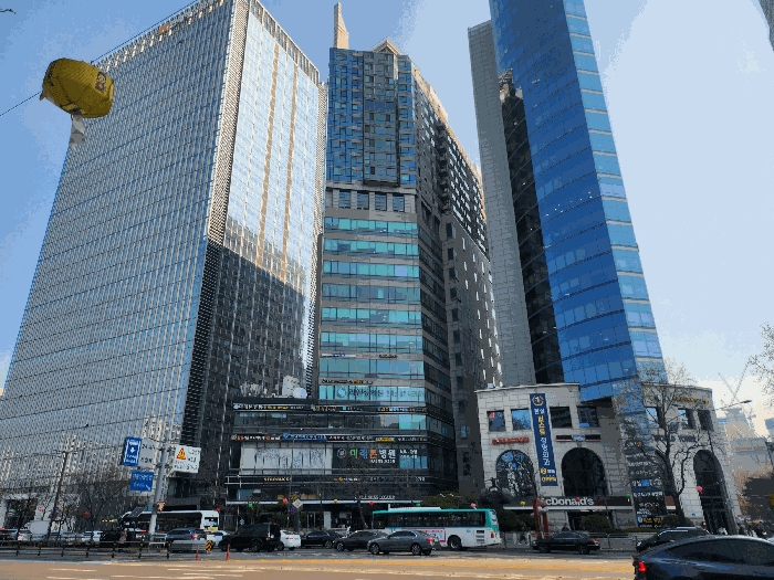 본건 소재 건물 전경