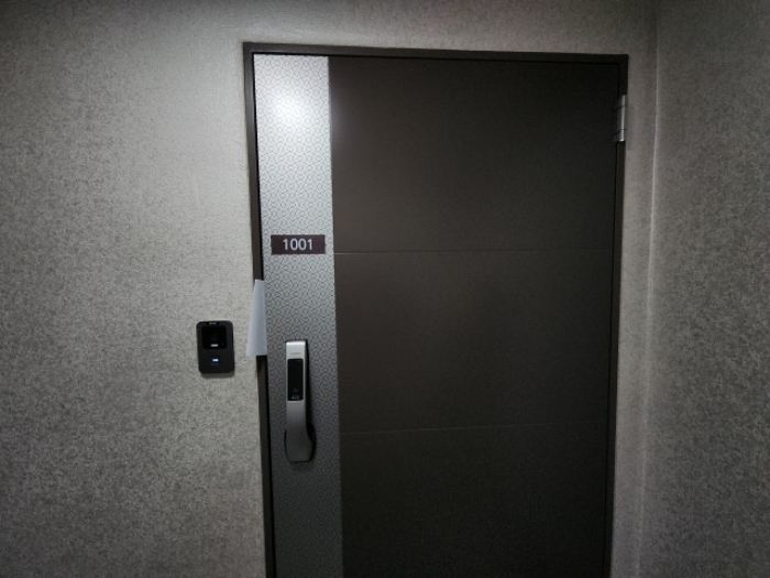 출입문 및 안내장