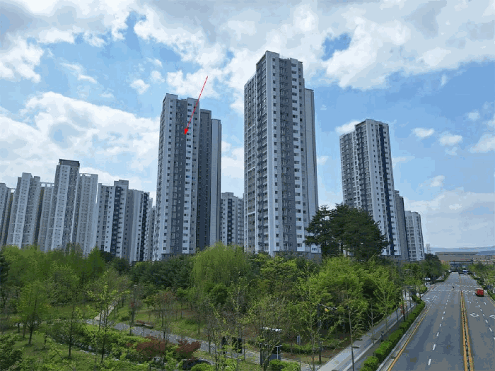 단지 및 주위 전경 - 북동측 인근에서 촬영