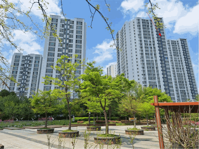 단지 및 주위 전경 - 남서측 인근에서 촬영