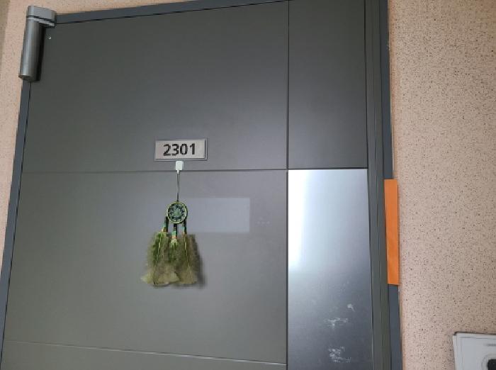 2301호 출입문