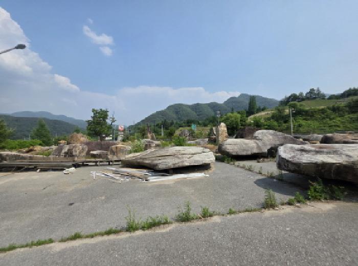 본건 1 전경 및 조경석