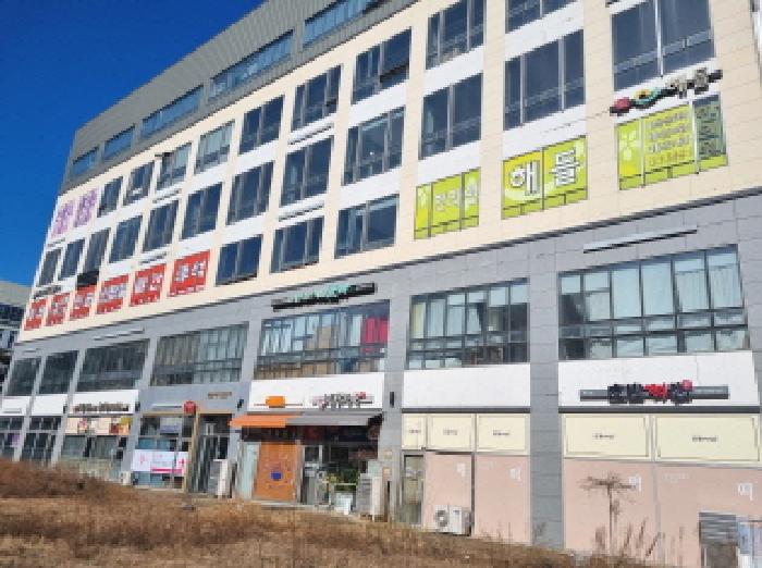 건물 서쪽 모습