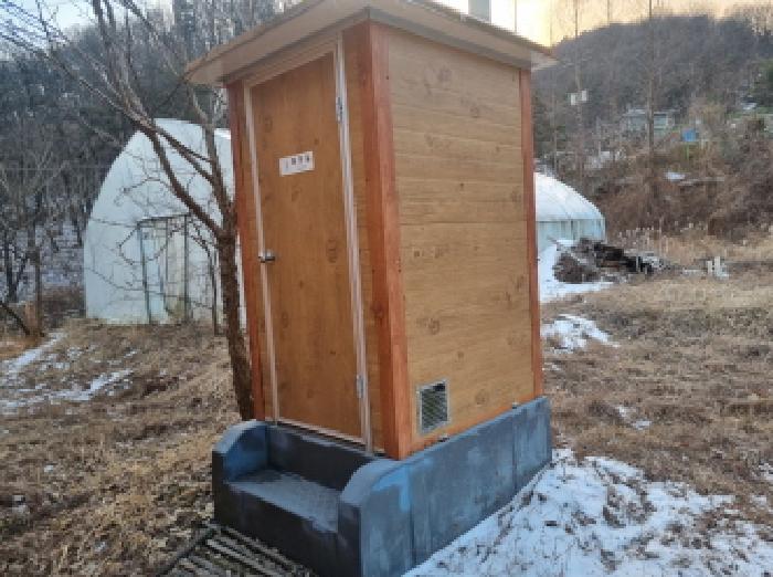 목록13 제시외 간이 화장실 모습