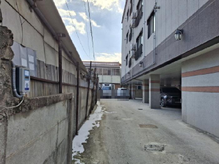 건물 좌측 모습