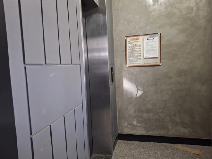 1층 승강기실 모습