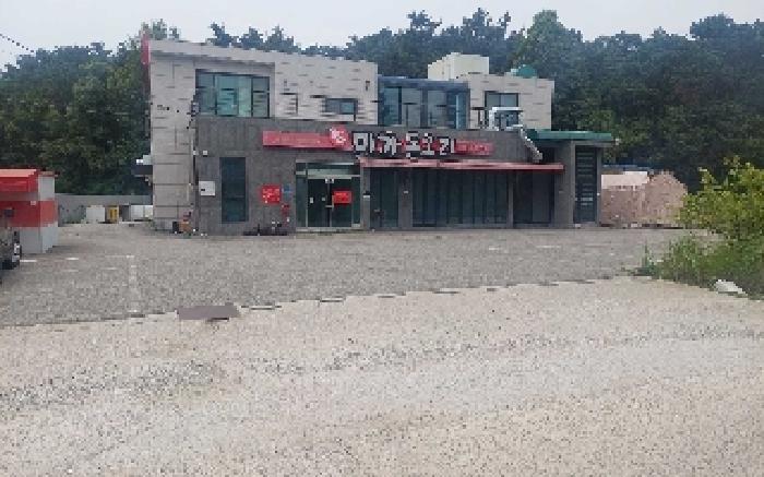 본건 대지 위의 식당 전경